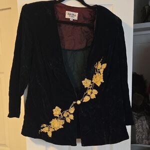Luxurious Deep Green Crushed Velvet Blazer with Gold Applique